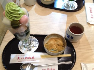 つ